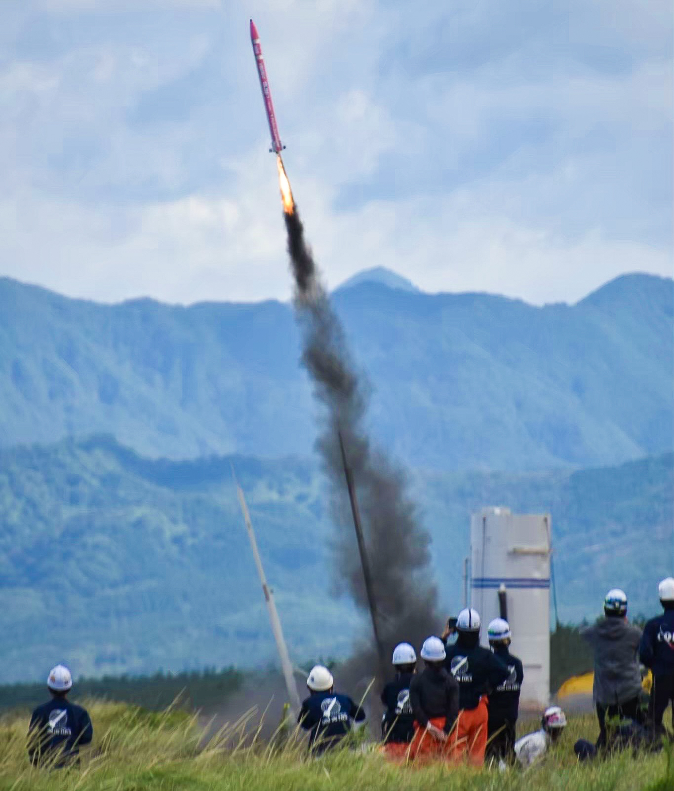 ハイブリッドロケット打ち上げ