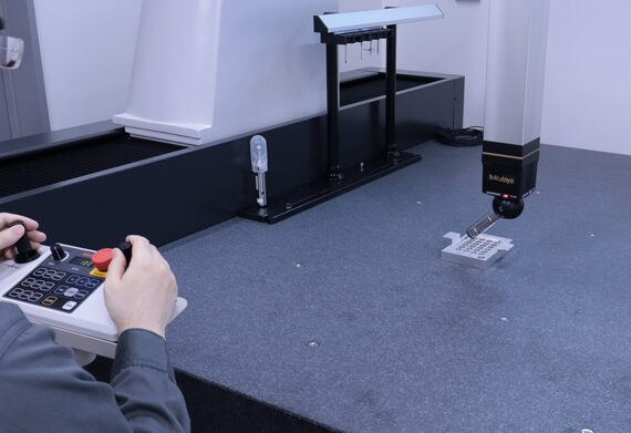 CNC 三次元測定機 Crysta-Apex V9108